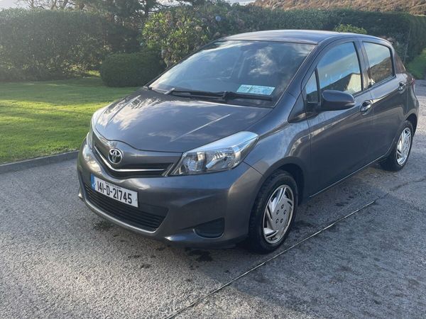 Toyota Yaris Hatchback, Petrol, 2014, Grey