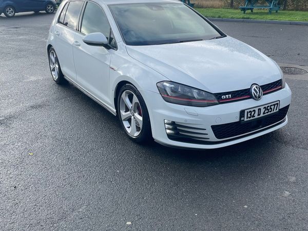 Volkswagen Golf Hatchback, Petrol, 2013, White