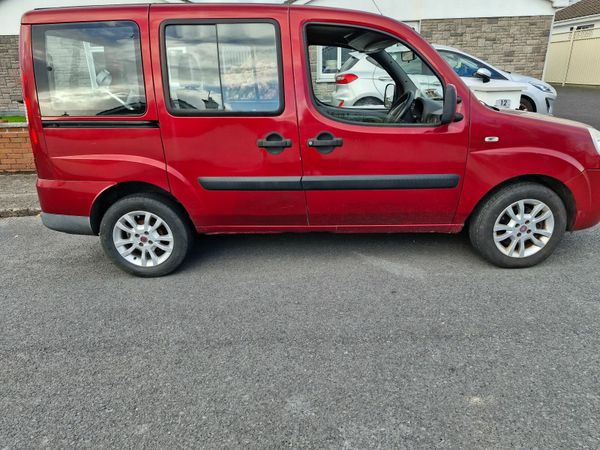 Fiat Doblo MPV, Diesel, 2009, Red