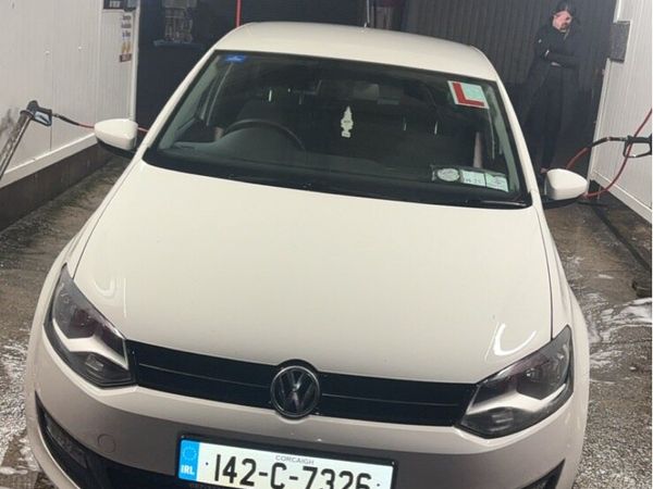 Volkswagen Polo Hatchback, Petrol, 2014, White