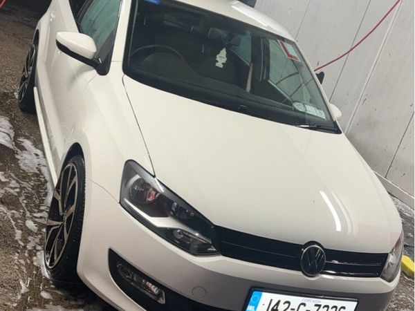 Volkswagen Polo Hatchback, Petrol, 2014, White