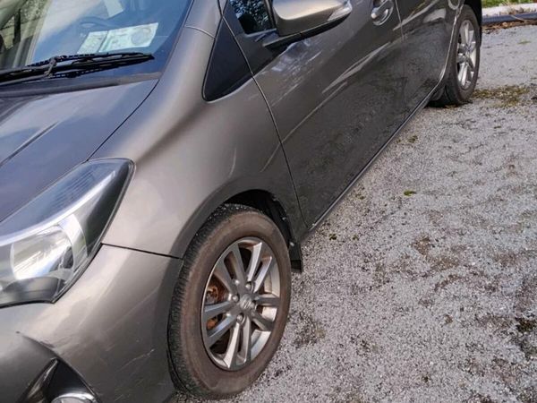 Toyota Yaris Hatchback, Petrol, 2016, Grey