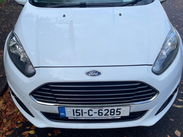 Ford Fiesta Hatchback, Petrol, 2015, White