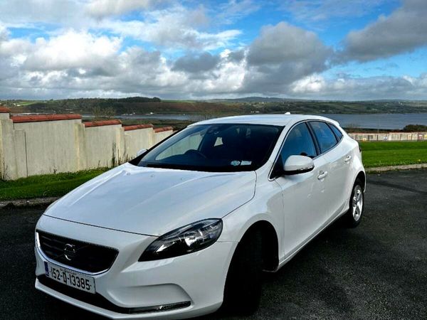 Volvo V40 Hatchback, Diesel, 2015, White
