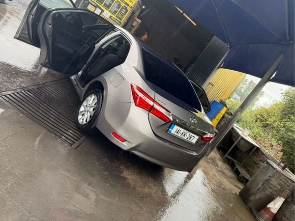 Toyota Corolla Saloon, Diesel, 2014, Bronze