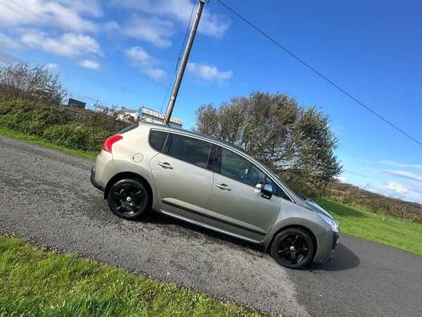 Peugeot 3008 MPV, Diesel, 2011, Grey