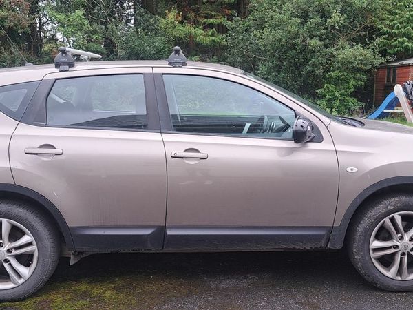Nissan Qashqai Hatchback, Diesel, 2010, Beige