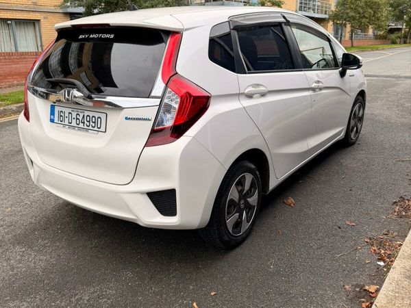 Honda Fit Hatchback, Petrol Hybrid, 2016, White
