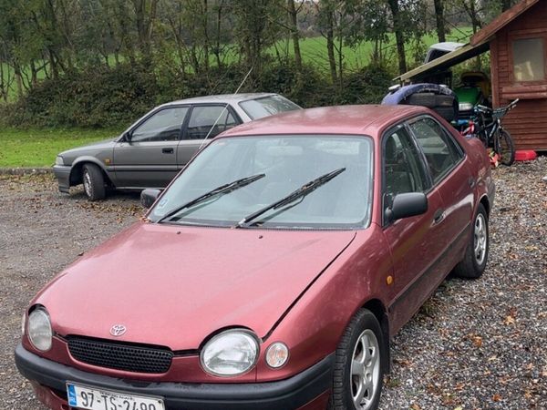 Toyota Corolla Saloon, Petrol, 1997, Red
