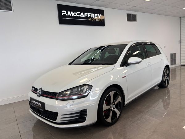 Volkswagen Golf Hatchback, Petrol, 2015, White