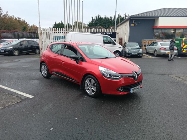 Renault Clio Hatchback, Petrol, 2014, Red