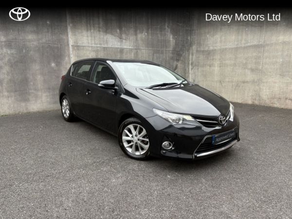 Toyota Auris Hatchback, Petrol, 2015, Black