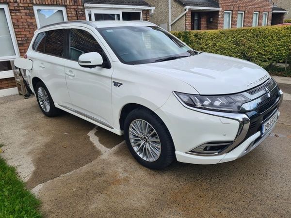 Mitsubishi Outlander SUV, Petrol Plug-in Hybrid, 2019, White