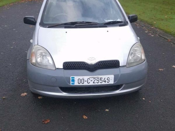 Toyota Yaris Hatchback, Petrol, 2000, Silver