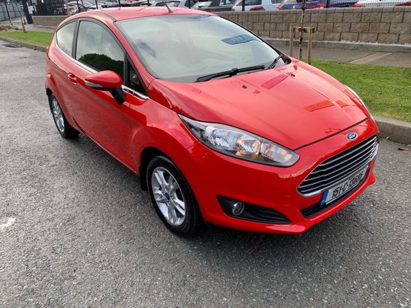 Ford Fiesta Hatchback, Petrol, 2015, Red