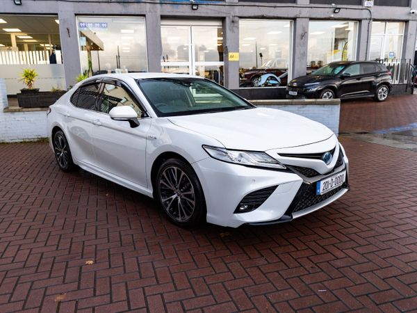 Toyota Camry Saloon, Petrol Hybrid, 2020, White