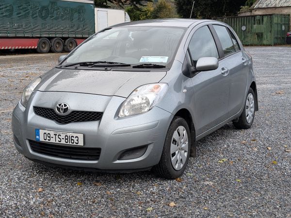 Toyota Yaris Hatchback, Petrol, 2009, Silver