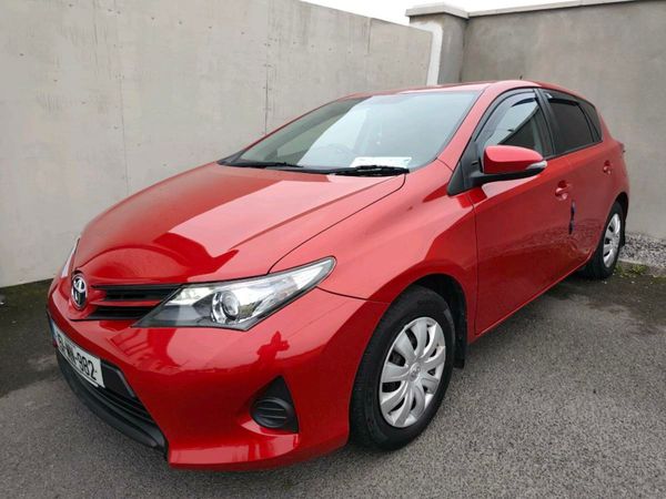 Toyota Auris Hatchback, Diesel, 2015, Red