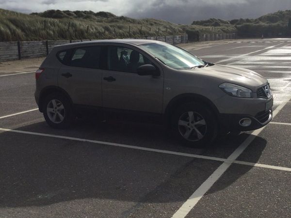 Nissan Qashqai Hatchback, Diesel, 2010, Brown