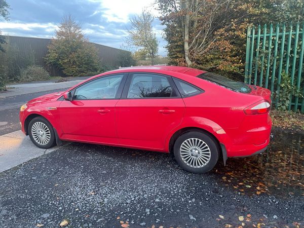 Ford Mondeo Hatchback, Petrol, 2008, Red