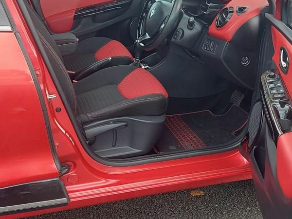 Renault Clio Hatchback, Petrol, 2014, Red