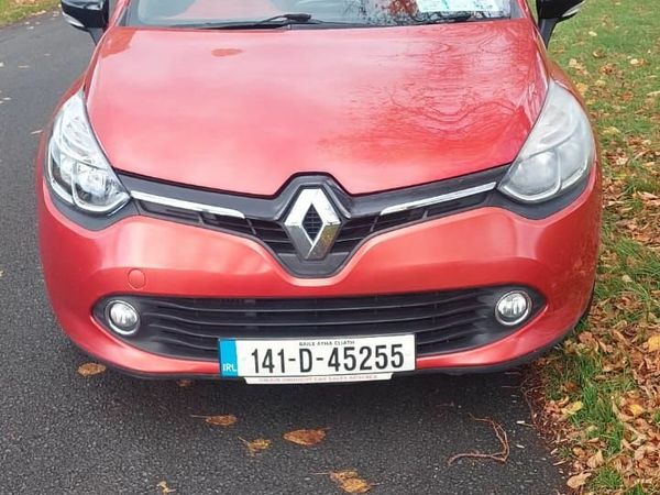 Renault Clio Hatchback, Petrol, 2014, Red