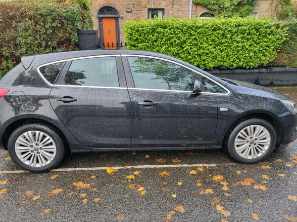 Opel Astra Hatchback, Diesel, 2014, Black