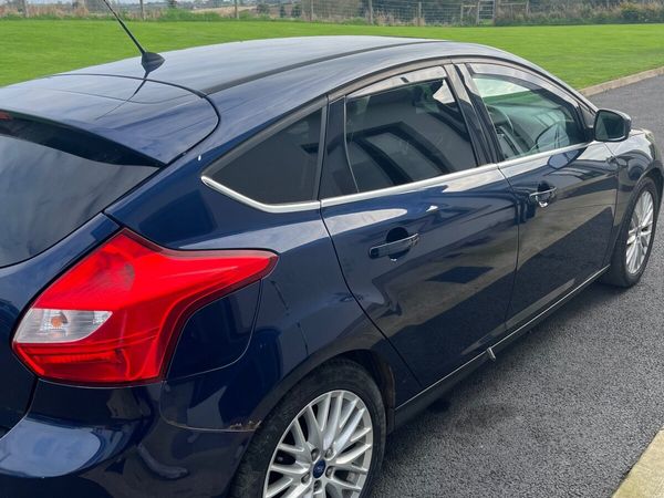 Ford Focus Hatchback, Petrol, 2011, Blue