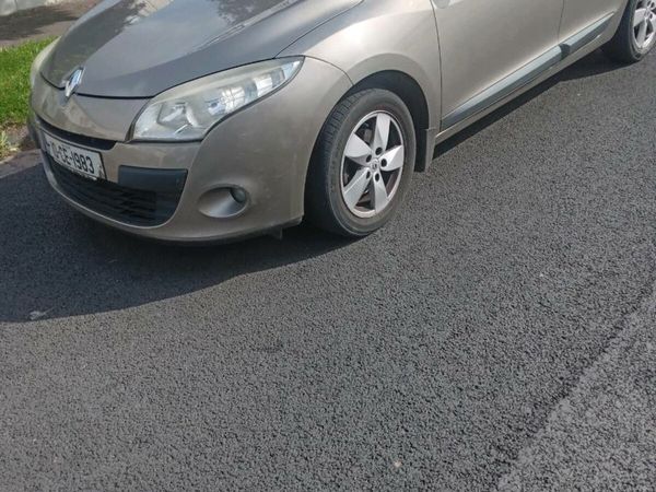 Renault Megane Hatchback, Diesel, 2010, Gold