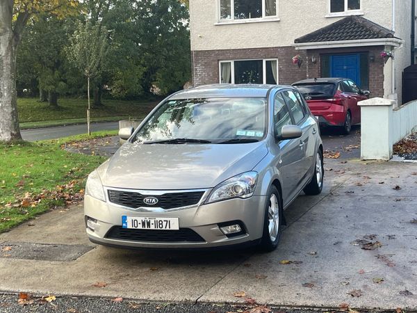 Kia Ceed Hatchback, Diesel, 2010, Silver