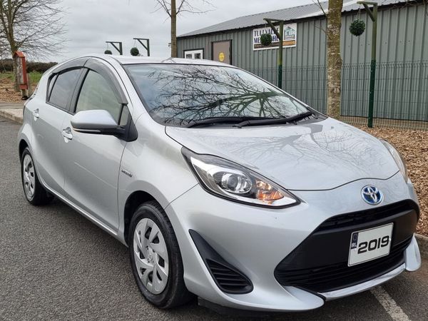 Toyota Aqua Hatchback, Petrol Hybrid, 2019, White