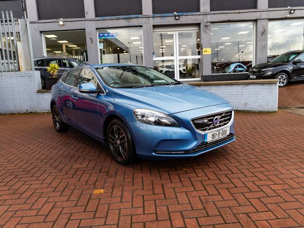 Volvo V40 Hatchback, Diesel, 2016, Blue