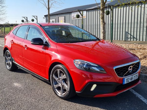 Volvo V40 Hatchback, Diesel, 2015, Red