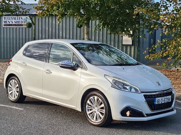 Peugeot 208 Hatchback, Petrol, 2016, White