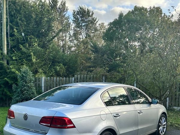 Volkswagen Passat Saloon, Diesel, 2011, Silver