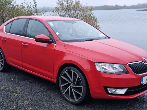 Skoda Octavia Saloon, Diesel, 2014, Red