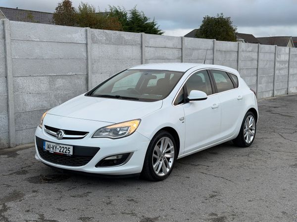 Vauxhall Astra Hatchback, Petrol, 2014, White
