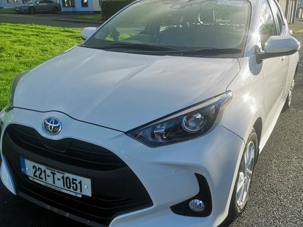 Toyota Yaris Hatchback, Petrol Hybrid, 2022, White