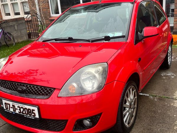 Ford Fiesta Hatchback, Petrol, 2007, Red