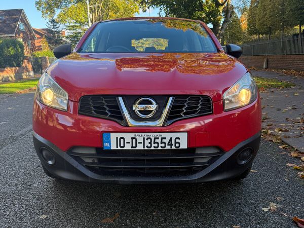 Nissan Qashqai Hatchback, Petrol, 2010, Red
