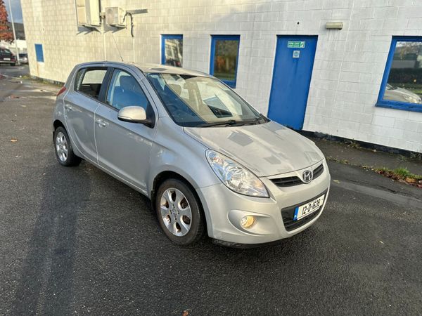 Hyundai i20 Hatchback, Petrol, 2012, Silver
