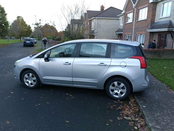 Peugeot 5008 MPV, Diesel, 2010, Silver