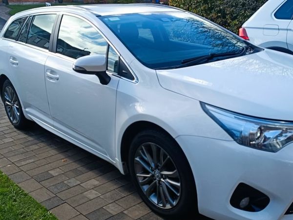 Toyota Avensis Estate, Diesel, 2017, White
