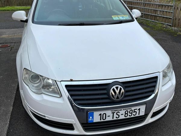 Volkswagen Passat Saloon, Diesel, 2010, White