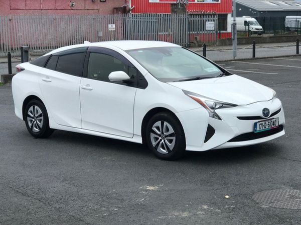 Toyota Prius Hatchback, Petrol Hybrid, 2017, White