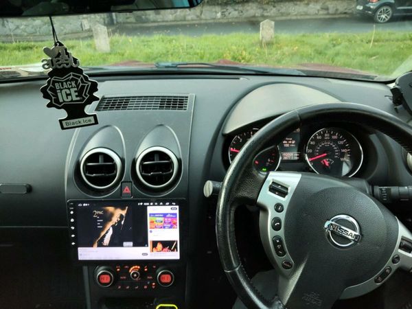 Nissan Qashqai+2 Hatchback, Diesel, 2010, Red