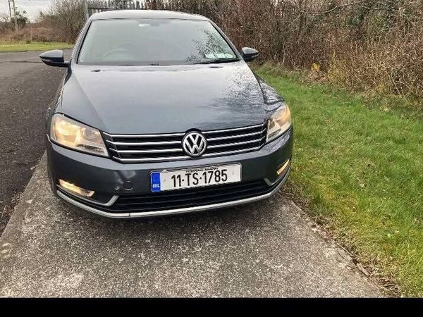 Volkswagen Passat Saloon, Diesel, 2011, Grey