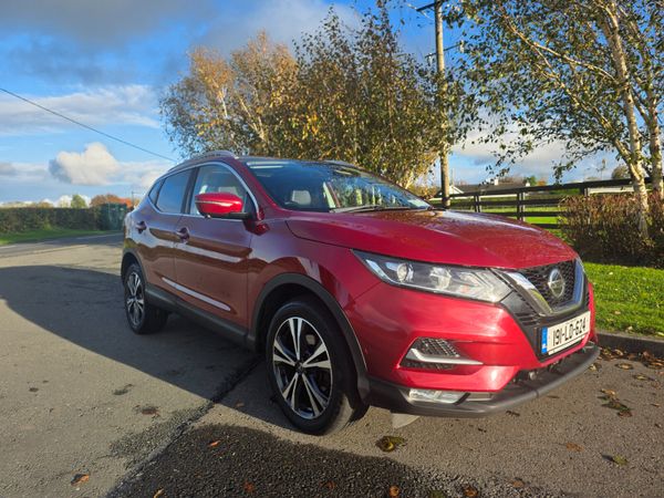 Nissan Qashqai Hatchback, Diesel, 2019, Red