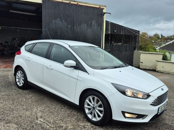 Ford Focus Hatchback, Petrol, 2015, White