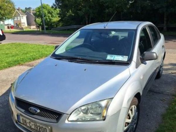 Ford Focus Saloon, Petrol, 2006, Silver
